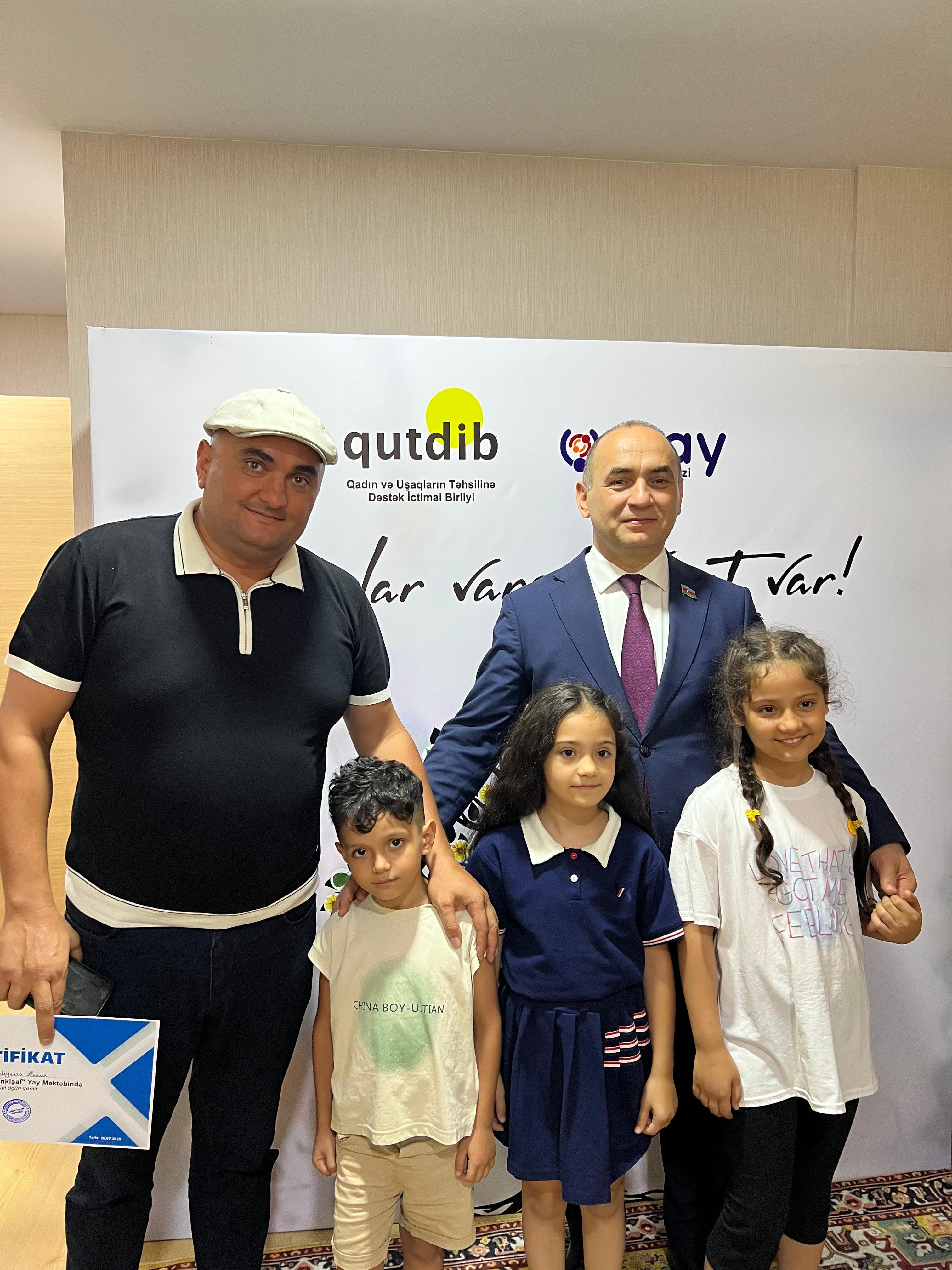 Balaca vətəndaşlarla böyük söhbət: Millət vəkili yay məktəbində (FOTO)